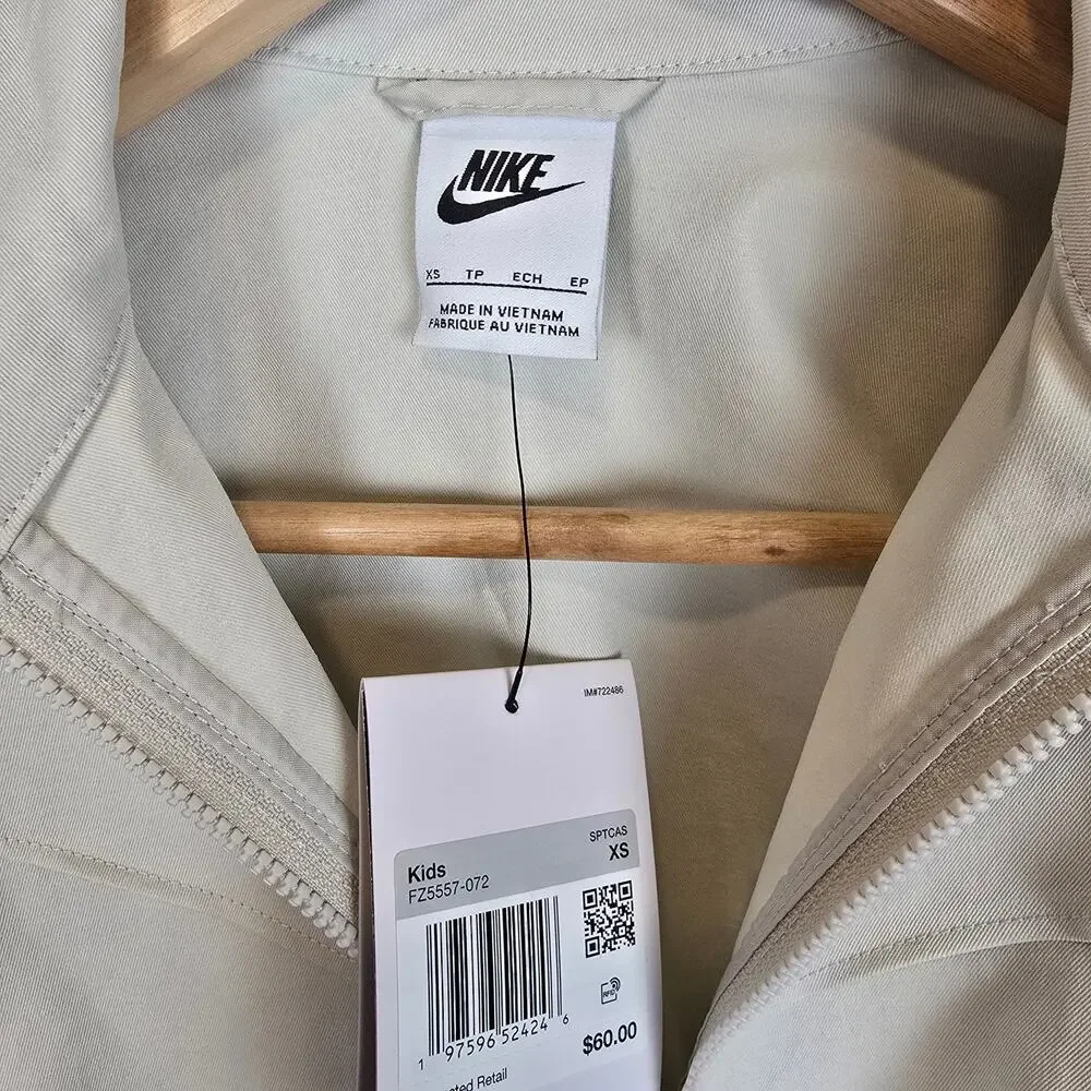 Nike Sportswear Girls Size XS/6 Oversized Lightweight Jacket Light Bone/White